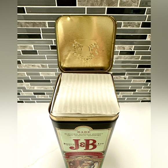 Vintage J&B Whisky Charles Dickens A Christmas Carol Metal Decorative Tim-EMPTY - Picture 6 of 7